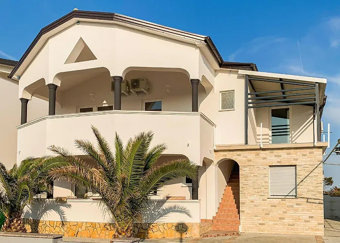 2 Bedroom Gorgeous In Vir