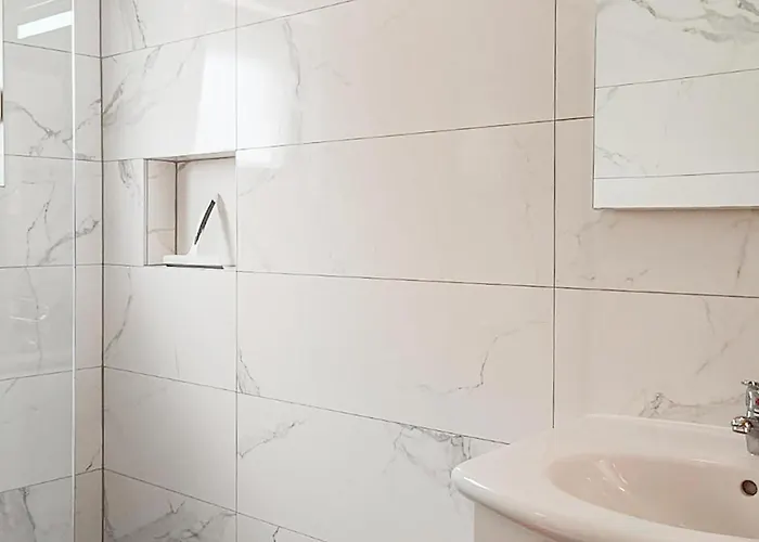 2 Bedroom Gorgeous In