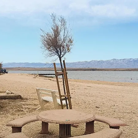 2 Bedroom Gorgeous In Апартаменты Вир