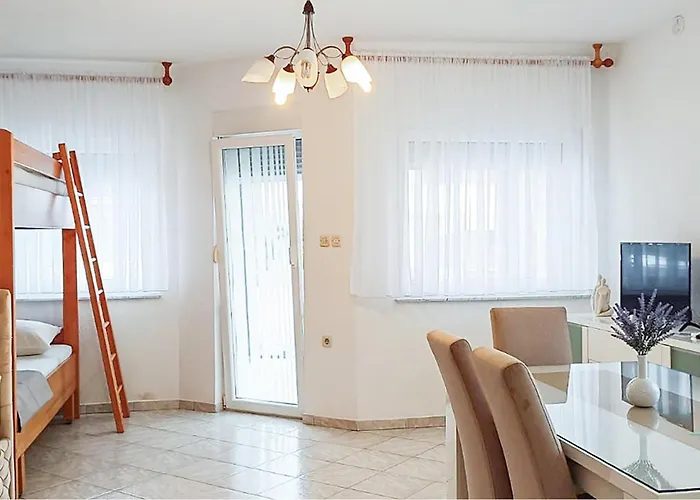 2 Bedroom Gorgeous In Apartman *