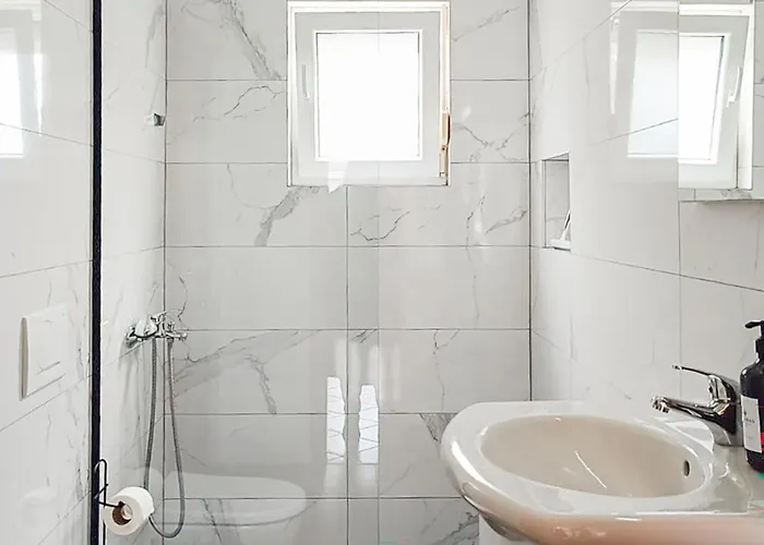 2 Bedroom Gorgeous In *